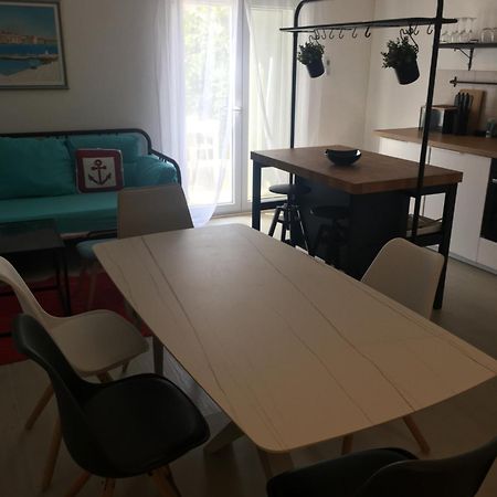 Land And Sea Apartment Primosten Exterior photo